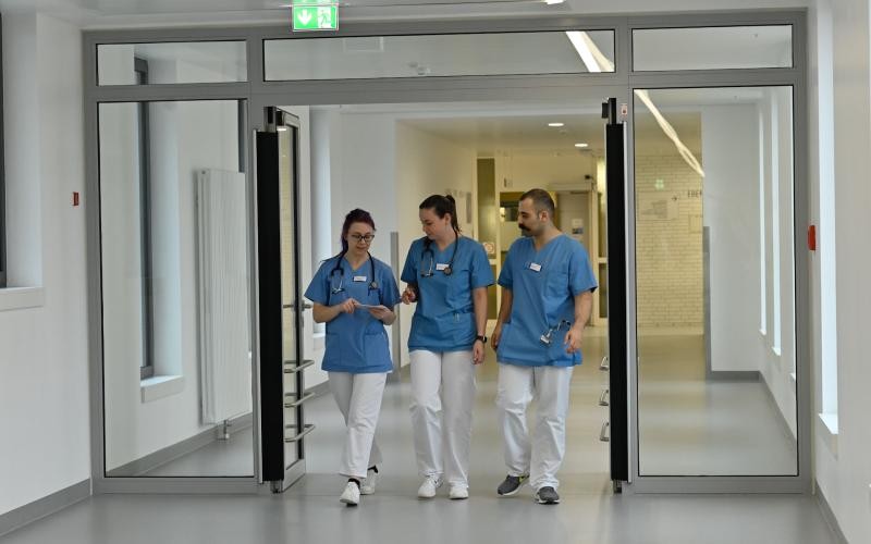 Mitarbeitende im Klinikum