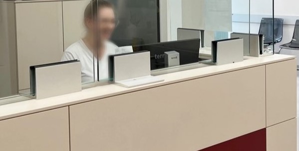 Arzthelferin bei der Arbeit